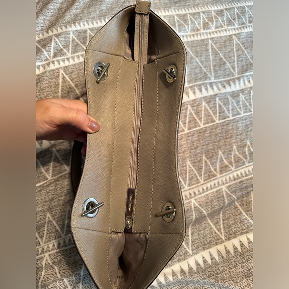 Michael Kors Gray Jet Set Bag - Picture 7 of 8